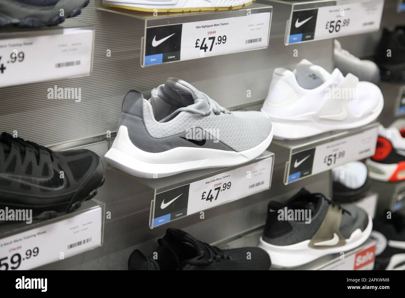 Chaussures D'entraînement Jd Sports Banque d'image et photos - Alamy