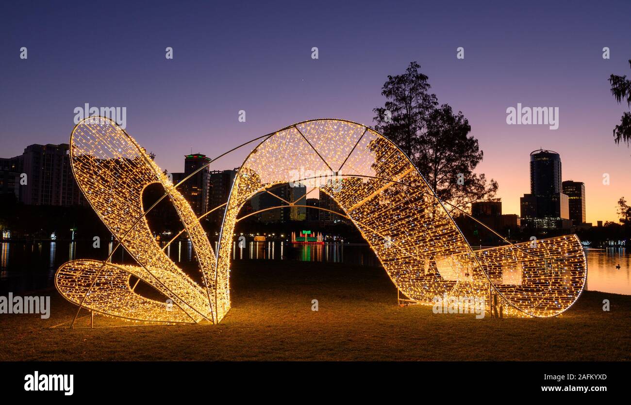 Nouvelles décorations de vacances au lac Eola Park à Orlando, Floride. Banque D'Images
