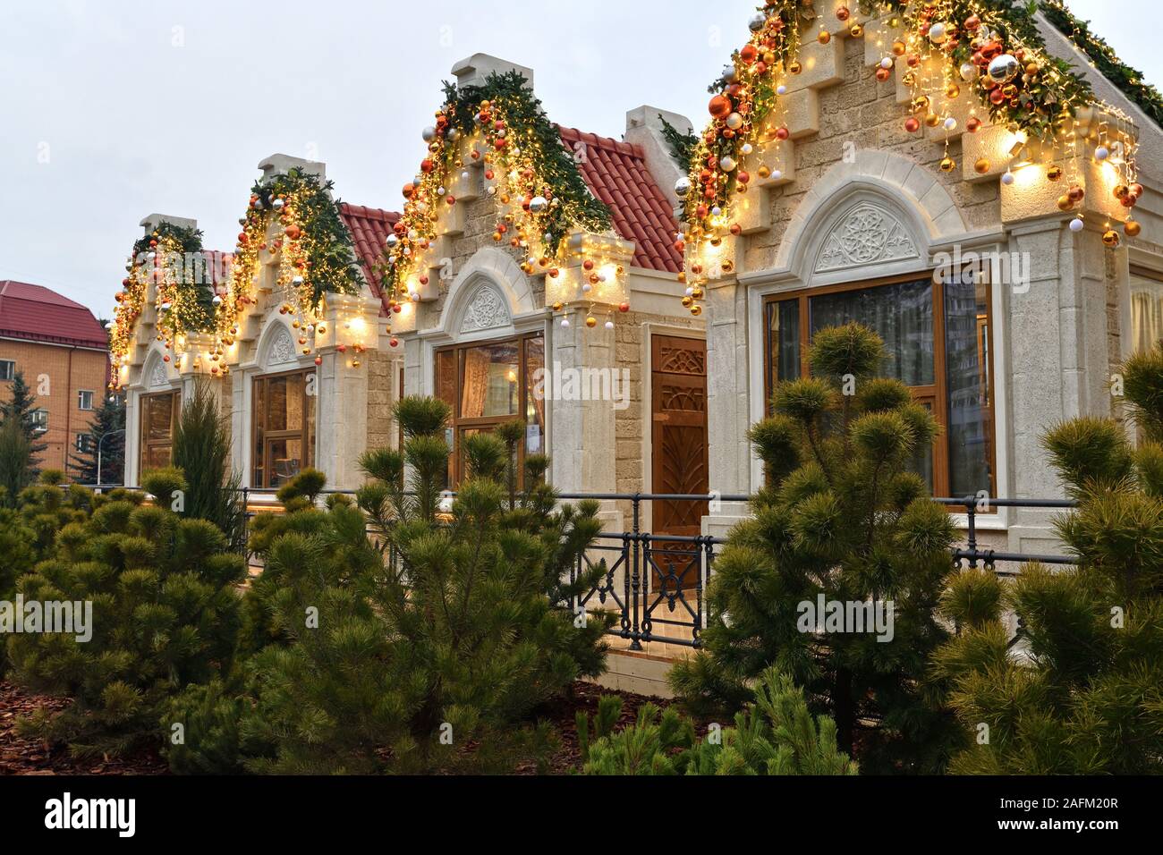 Moscou, Russie - Dec 13,2019. Voyage à Noël, c'est Moscou Saisons - hiver festival à Zelenograd. Les bâtiments de style de Crimée Banque D'Images