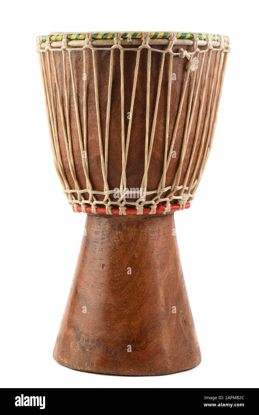Musical instrument de percussion ethnique. Tambour africain isolé sur fond  blanc vue avant Photo Stock - Alamy