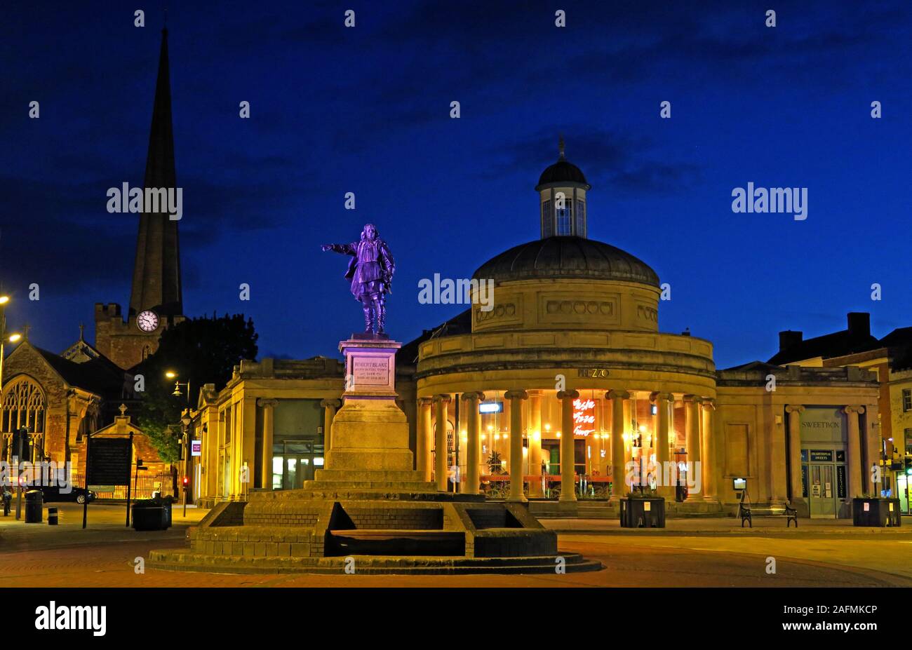 Crépuscule à Bridgwater, Somerset, centre-ville, ancienne salle de marché, Cornhill, sud-ouest de l'Angleterre, Royaume-Uni, TA6 3BU Banque D'Images