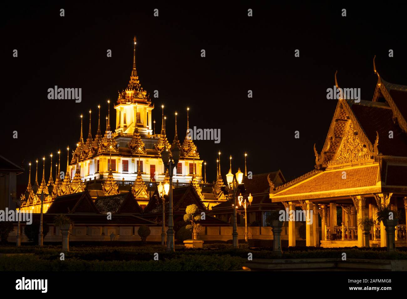 Loha Prasat, temple bouddhiste, connue sous le nom de 'metal castle' pour son fer à repasser 37 spires, Bangkok, Thaïlande Banque D'Images