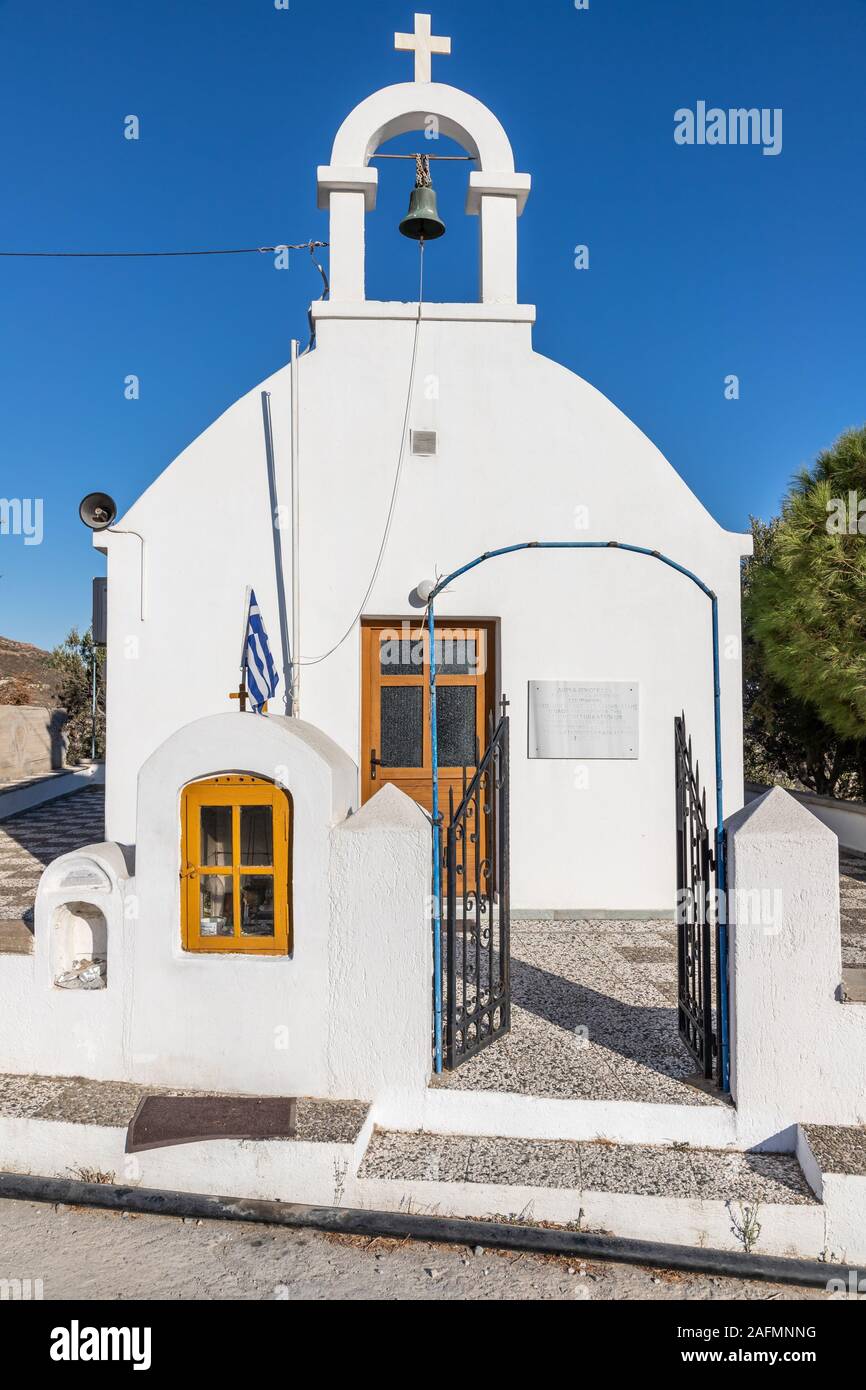 Avant de petite église orthodoxe à Trypiti village, Milos, Grèce Banque D'Images