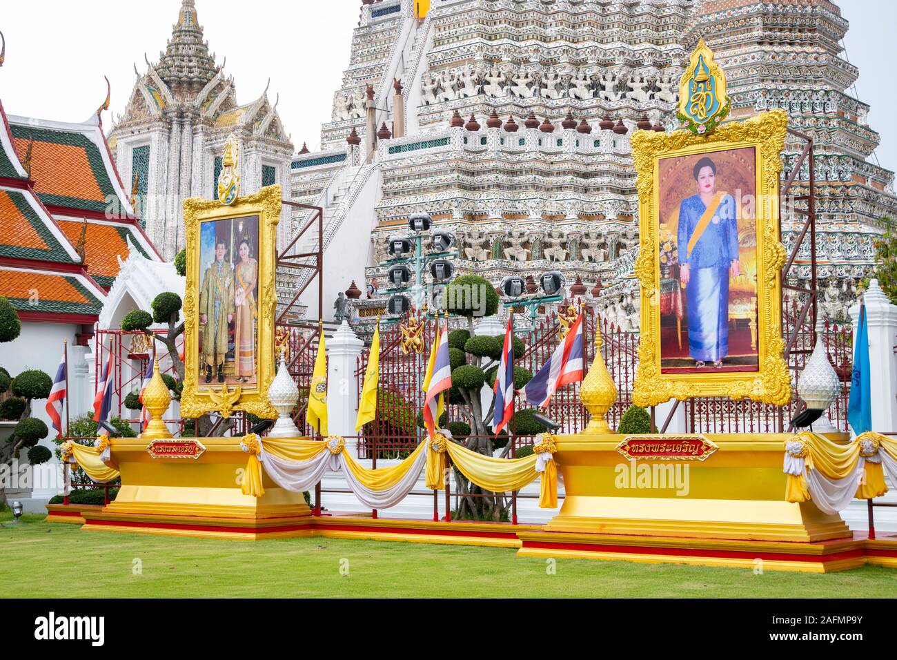 Portraits du roi et de la Reine à Ratchavararam Wat Arun, Bangkok, Thaïlande Banque D'Images