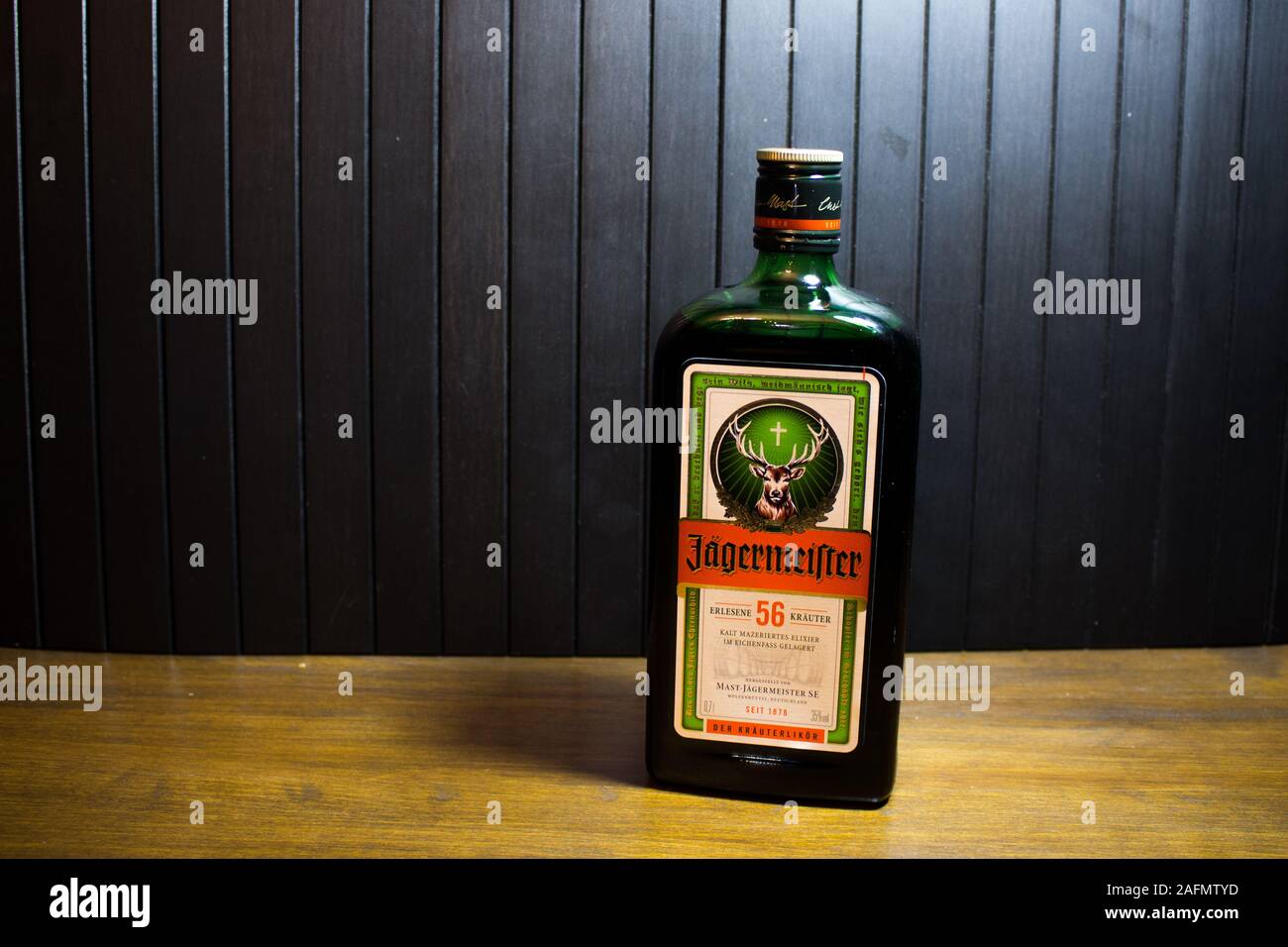 Bouteille de boisson alcool Jagermeister, Allemand digestif à base de 56  herbes et épices Photo Stock - Alamy
