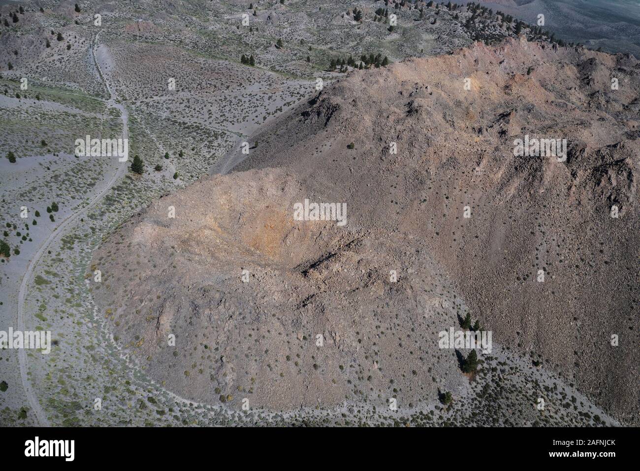Cratères de Mono-Inyo près de l'Est de la Sierra Nevada à partir de l'air, l'Owens Valley, en Californie. Banque D'Images