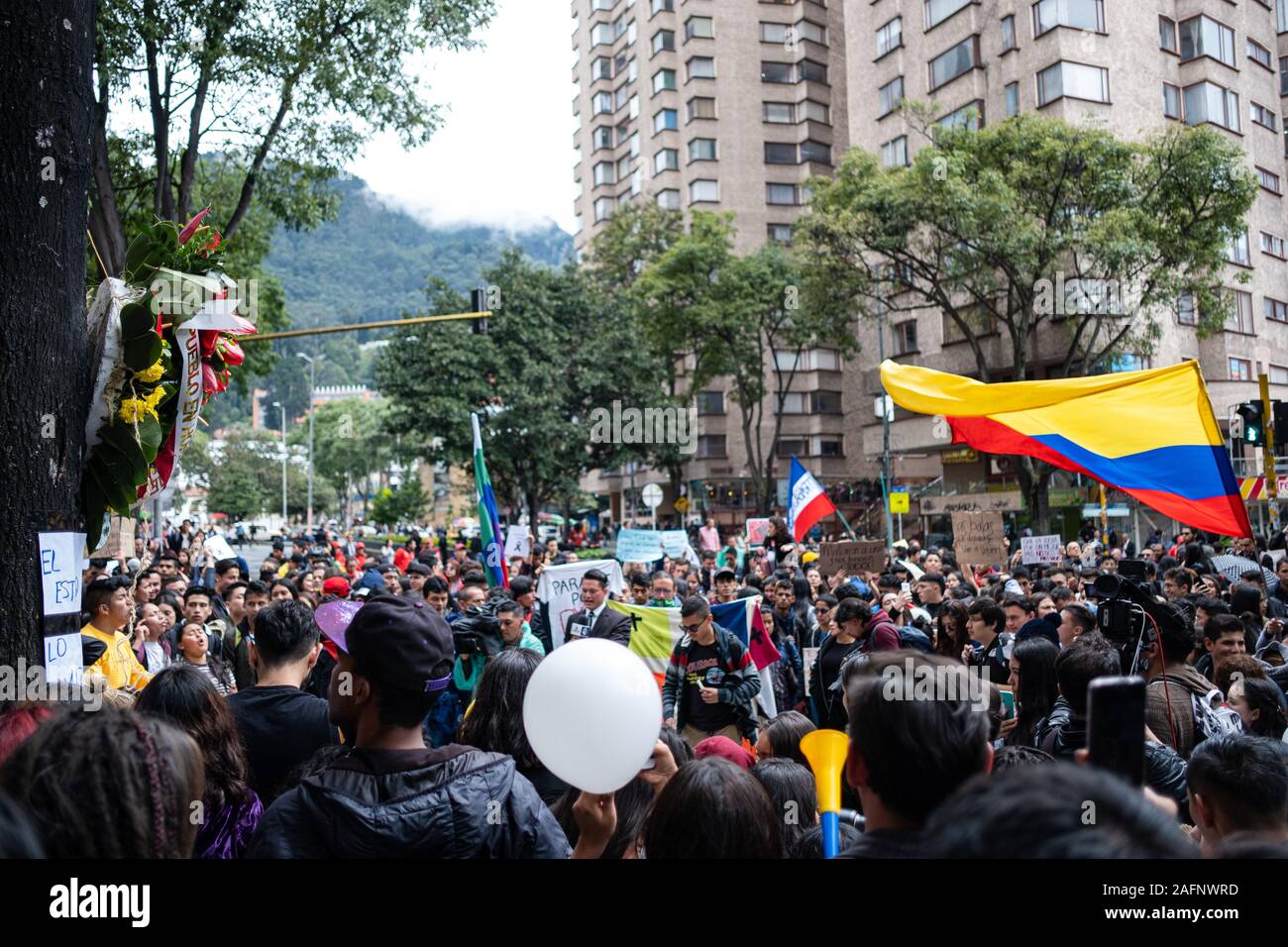 Les étudiants et les manifestants sont retournés à la rue où Cruz a été tourné Dilan quelques jours avant pour commémorer sa mort. Banque D'Images