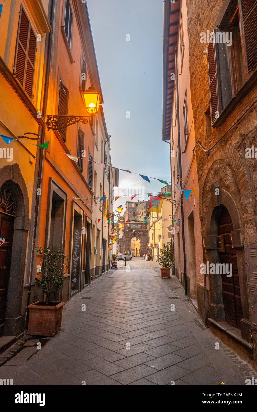 Les rues et les bâtiments de la petite ville de Rieti dans le Latium, Italie Banque D'Images