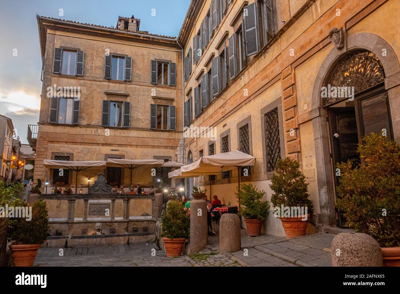 Les rues et les bâtiments de la petite ville de Rieti dans le Latium, Italie Banque D'Images