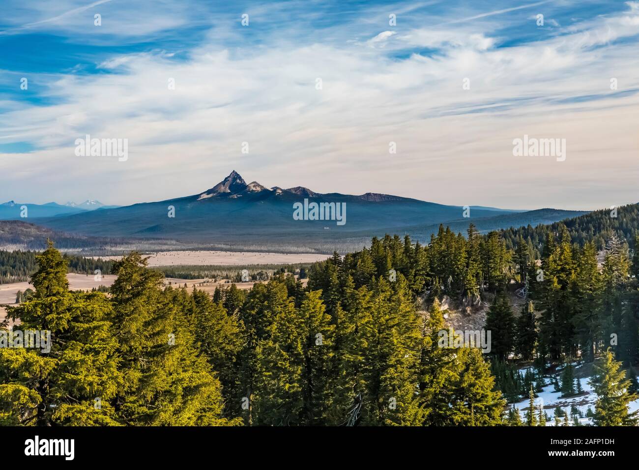 Mont Thielsen vue de la Jante Road à Crater Lake National Park dans l'Oregon, USA Banque D'Images