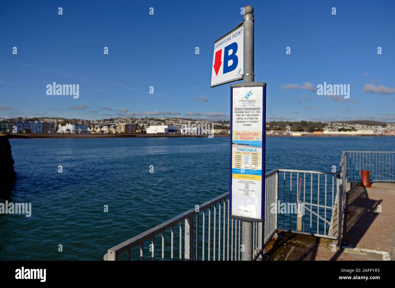 Arrêt de ferry sur l'east quay de Paignton Harbour à marée haute. Paignton, Devon, UK. Banque D'Images