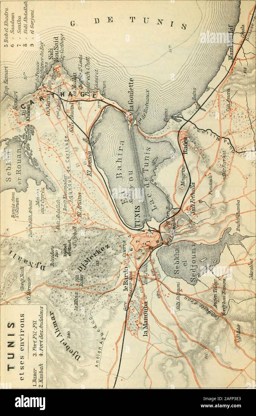 . Italie ; manuel pour les voyageurs. Geogr Ansl vTVkgner •Leipzig Debes 4 3 S N ?" Je rt (S r- cc ^. TUNIS. 43. Itinéraire. Seilles 397 passer le cap Farina, l'W. corne de la baie, avec des falaises de pierre à chaux. Son phare se dresse sur la plage de Isola Piane. Lavis de la baie de Tunis est teinté d'une couleur jaune par les sédiments mis à terre par la rivière Medjerda. Plus loin, à droite, c'est le cap, Carthaye Lavigeries,cathédrale avec le Cardinal et, sur la rive, plusieurs villas et palais appartenant aux ex-ministres de l'Bey. Les paquebots plus toucher à la Goulelte Français (Goletta;British programm Banque D'Images