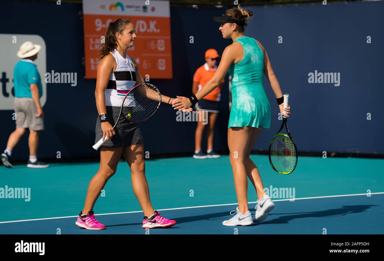 Belinda Bencic de Suisse & Daria Kasatkina de la Russie de jouer double à l' Open de Miami 2019 Premier tournoi de tennis WTA Obligatoire Photo Stock -  Alamy