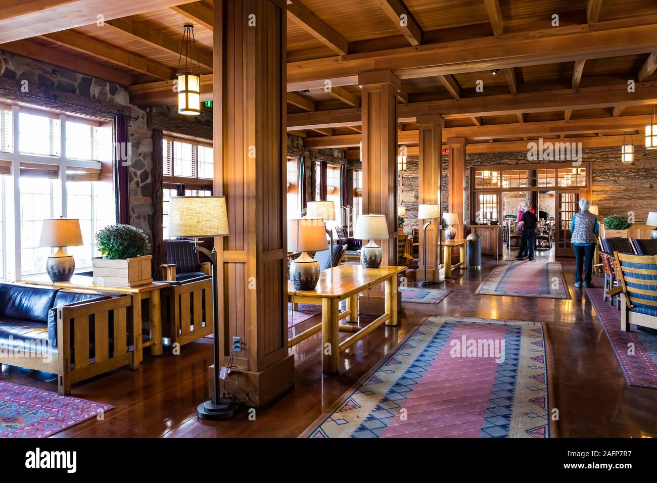 Hall rustique de la ville historique de Crater Lake Lodge de Crater Lake National Park dans l'Oregon, USA [aucun modèle de presse ; disponible pour les licences éditoriales uniquement] Banque D'Images