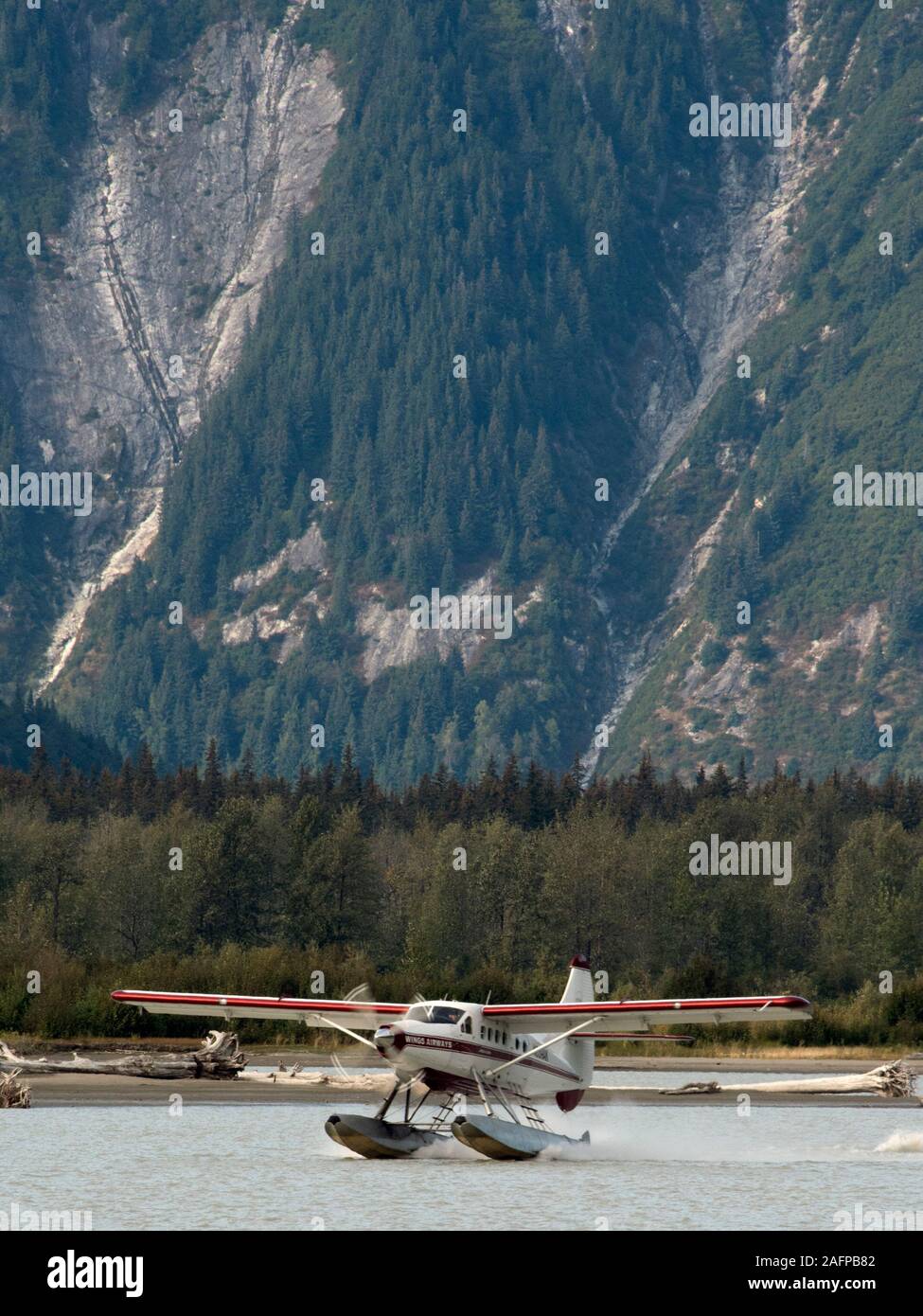 L'atterrissage d'hydravions sur rivière, sud-est de l'Alaska Banque D'Images
