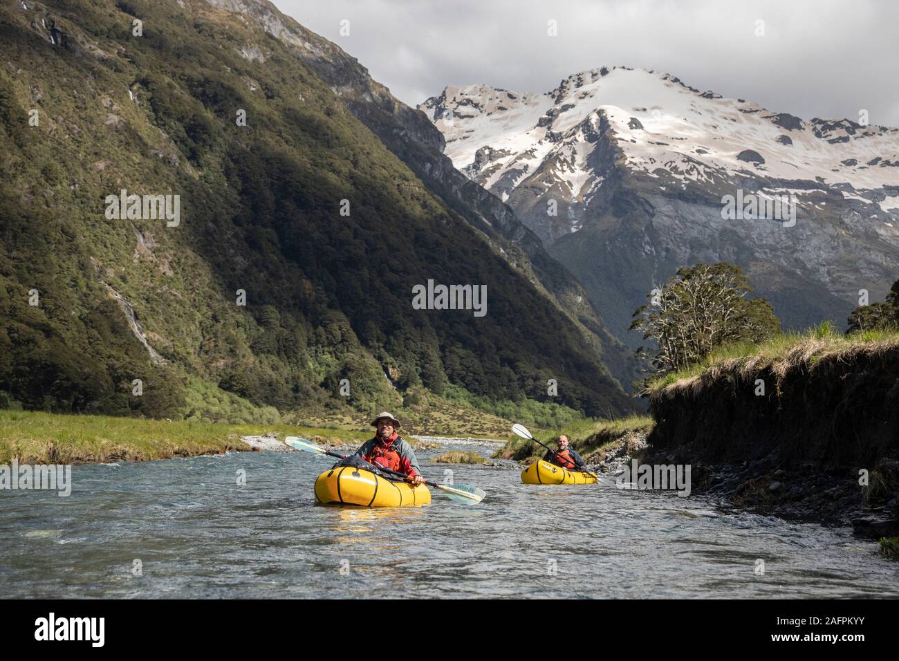 Pack-rafting, île du Sud, Nouvelle-Zélande Banque D'Images