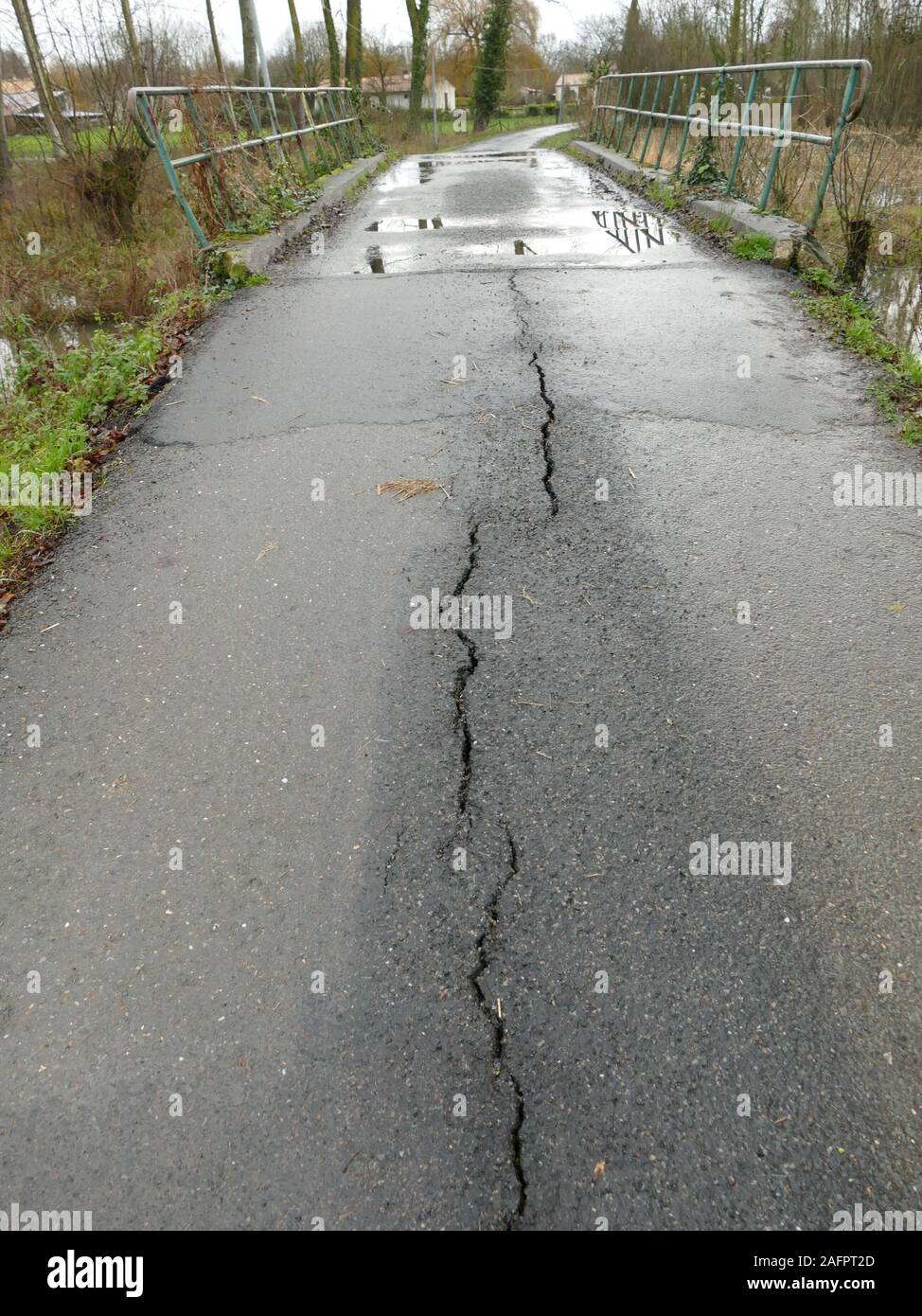 Vigie-Crue avait placé la Sèvre Niortaise en Vigilance jaune le vendredi 13 décembre son débit de 200m3/sec, avec la pluie étaient étalées dans le Marais Banque D'Images
