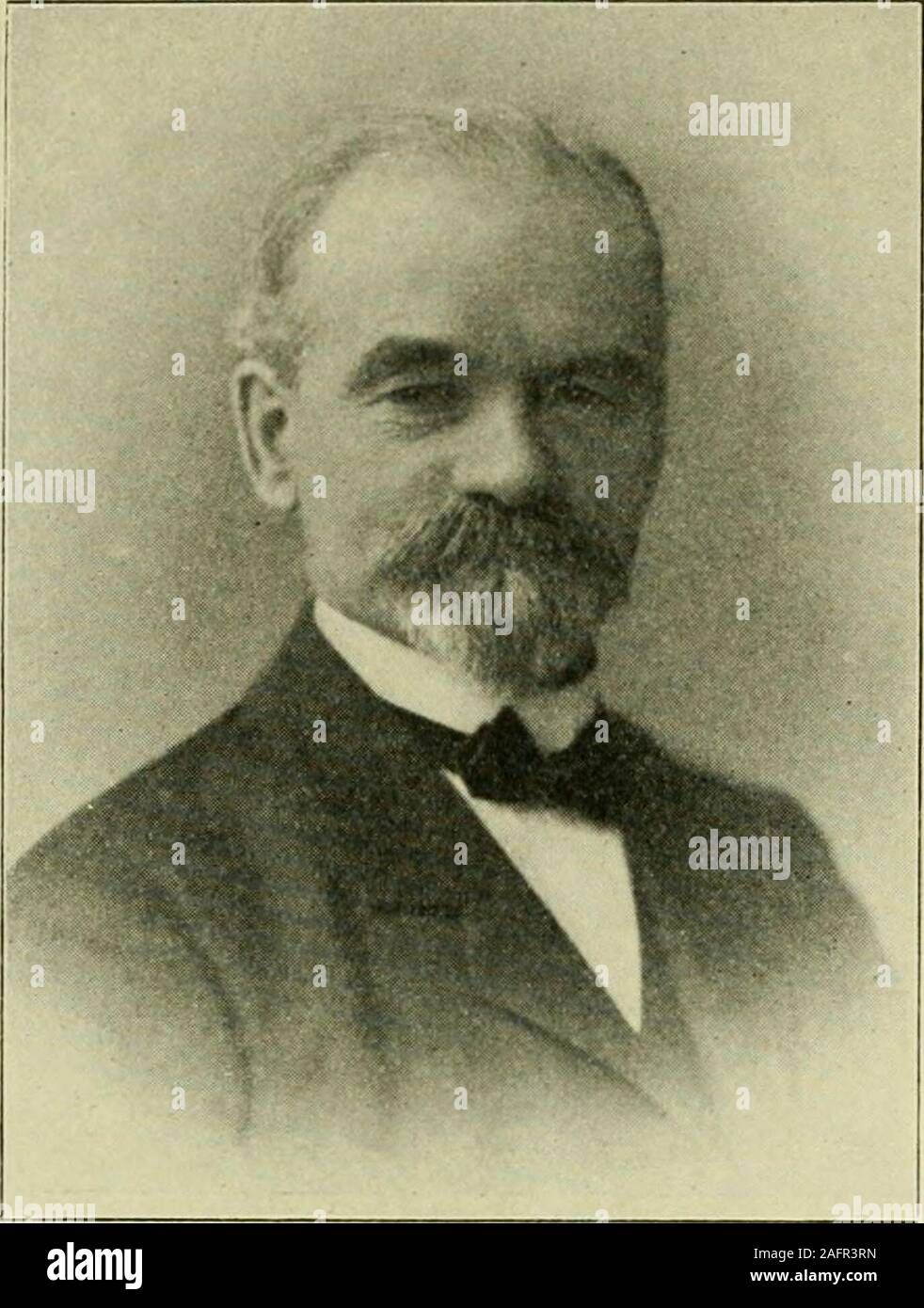 . Skogsvårdsföreningens tidskrift. DANIEL PERSSON. *  %, 1850 ^t 4/5 1918. Daniel Persson J Med bortgick Tallberg en på olika områden mäng-frestande l'homme. J'ai péché hemort dalamännens han var allt i allom ochsom spelat politiker har han ju en betydande rouleau. Han invaldes1890 du redan i riksdagen, och tillhörde allt sedan dess andra kammaren varstalman, han år 1918 efter att dans riksdagarna varitvice 1913-1917 talman. Det är den stora insats, skogsfrågor j .många gjort han j'berättigar,riksdagen som honom att omnämnas tidskrifts läsare för denna. J'1903 års skogsutskott visserligen han var ej leda Banque D'Images