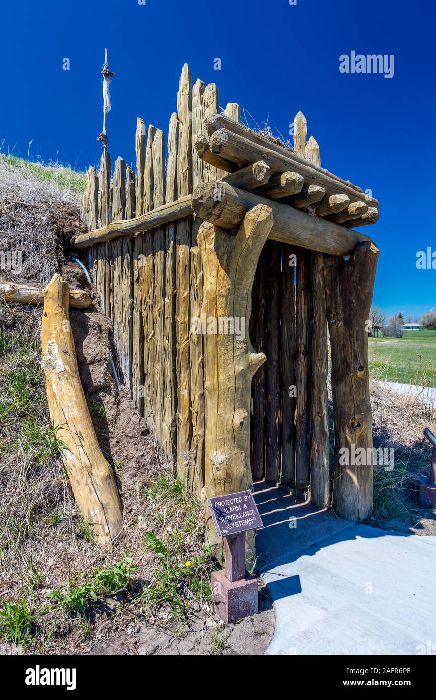 20 mai, FORT MANDANS, DAKOTA DU NORD, USA - Earth Lodge replica montre à Knife River Indian Village, le site où Sacagawea rencontre Lewis et Clark pour leur expédition 1804-1806 Banque D'Images