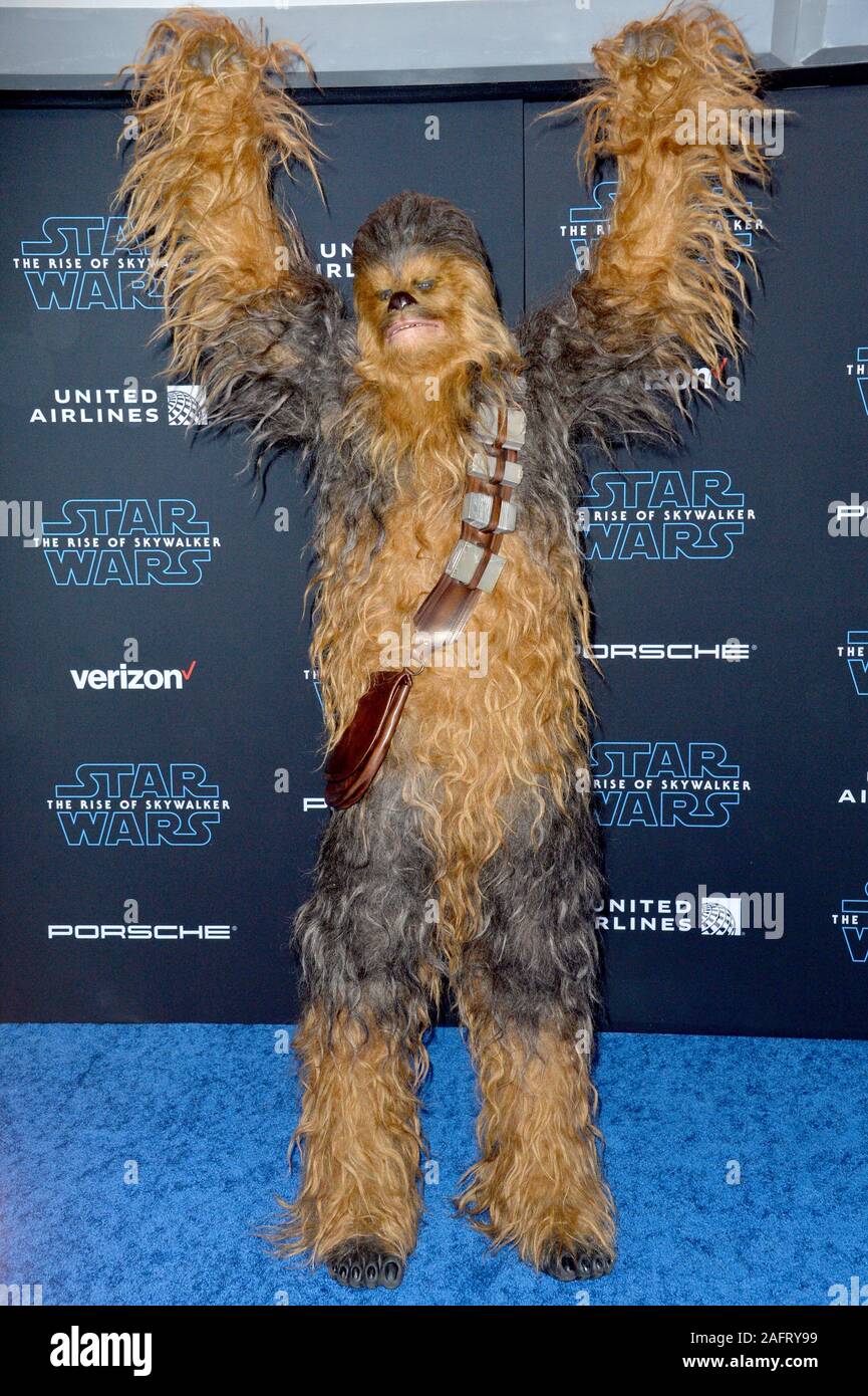 Los Angeles, USA. Dec 16, 2019. LOS ANGELES, USA. 16 décembre 2019 : Chewbacca lors de la première mondiale de 'Star Wars : La montée de Skywalker' au El Capitan Theatre. Photo Credit : Paul Smith/Alamy Live News Banque D'Images
