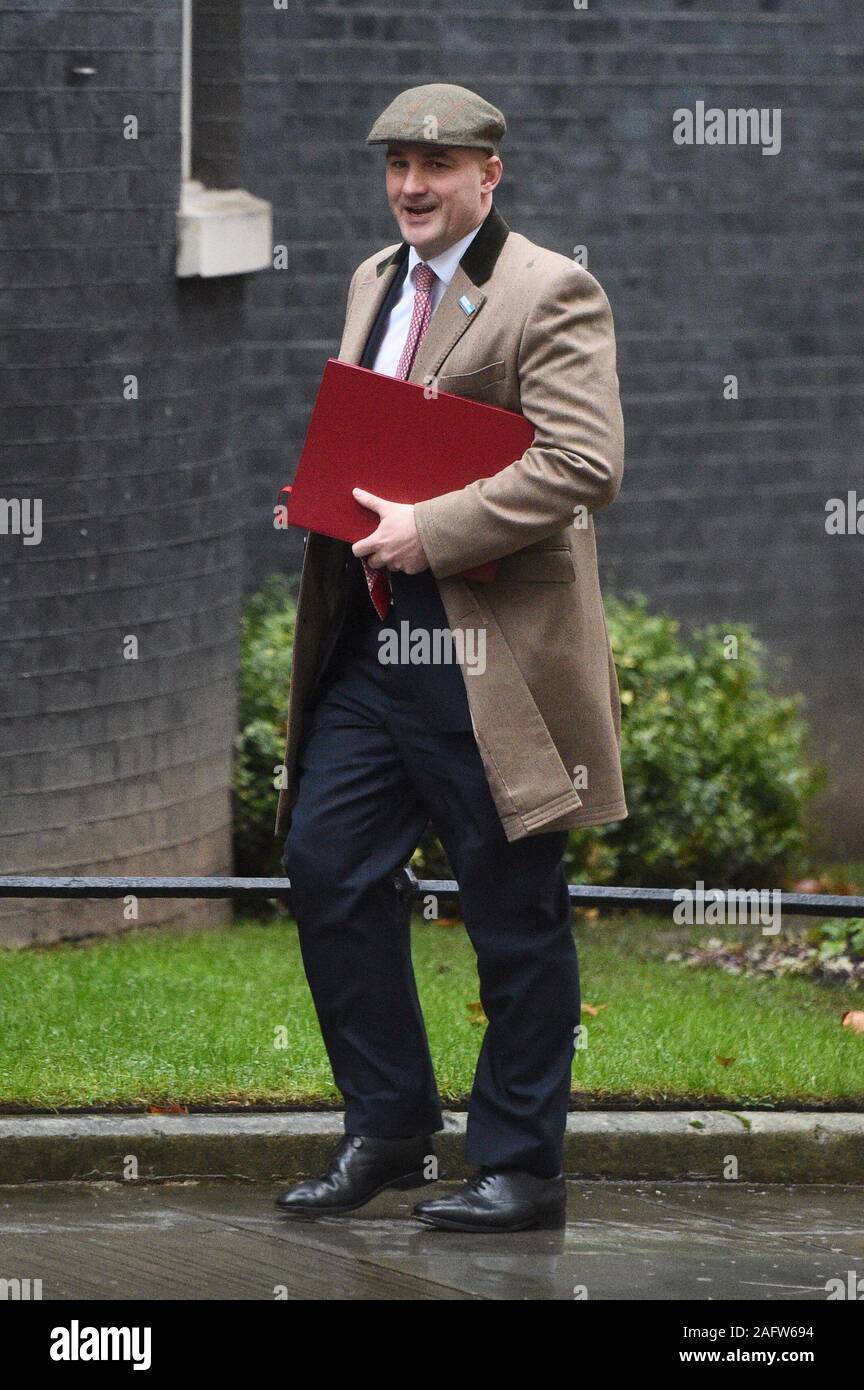 Ministre de l'administration centrale et la croissance locale Jake Berry arrivant à Downing Street, Londres pour la première réunion du Cabinet après que le parti conservateur a remporté les élections générales. Banque D'Images