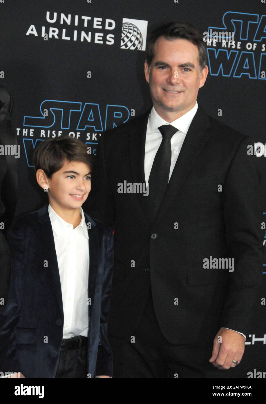 Hollywood, Californie, USA 16 décembre 2019 pilote de voiture de course de Jeff Gordon et son fils Leo Benjamin Gordon assister à Lucasfilm's première mondiale de 'Star Wars : La montée de Skywalker' le 16 décembre 2019 à Hollywood, Californie, USA. Photo de Barry King/Alamy Live News Banque D'Images