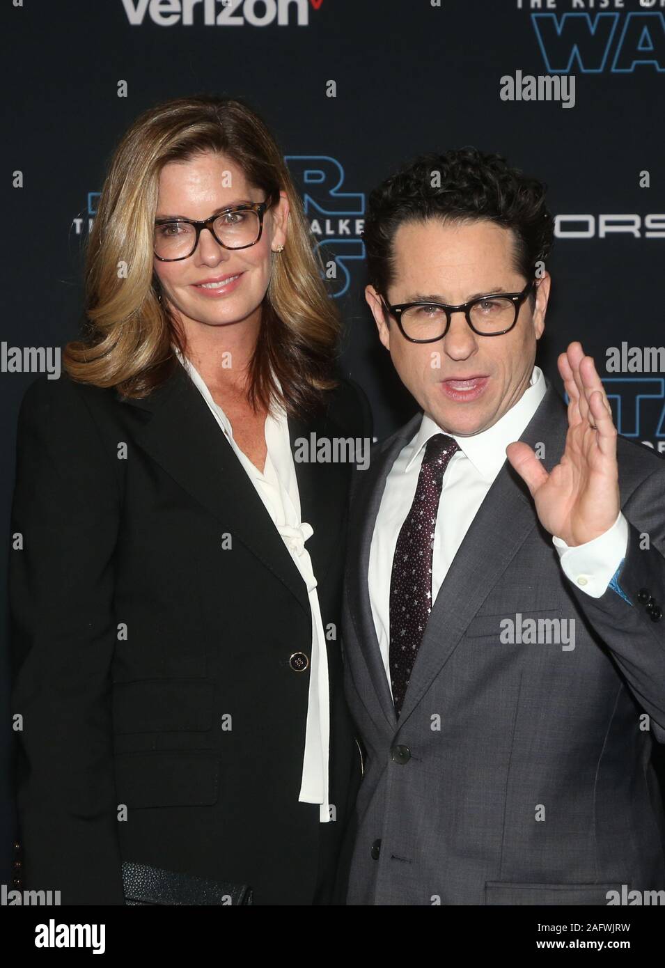 Hollywood, CA. Dec 16, 2019. J.J. Abrams, Katie McGrath, lors de la première de Disney's 'Star Wars : La montée de Skywalker' au El Capitan Theatre à Hollywood, Californie le 16 décembre 2019. Credit : Faye Sadou/media/Alamy Punch Live News Banque D'Images