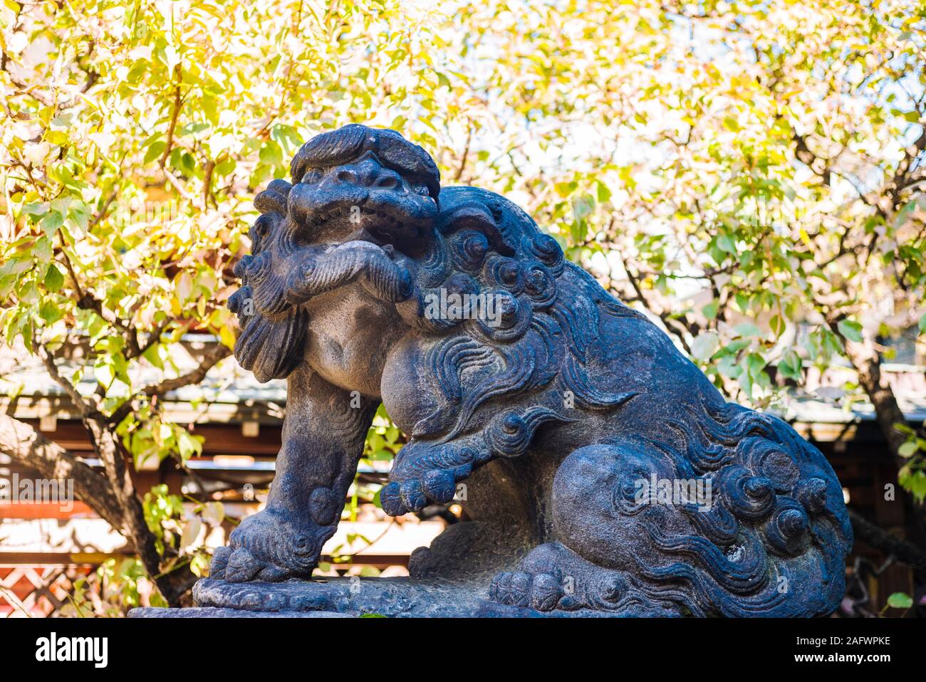 Lion Shisha figure au Sanctuaire Yushima Tenmangu, Taito-ku, Tokyo/Japon Banque D'Images
