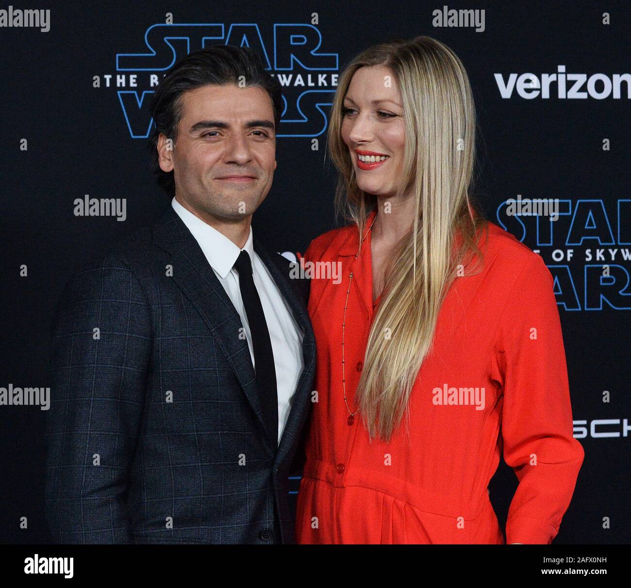 Los Angeles, United States. 25Th Dec 2019. Le CCCNT Oscar acteur (L) et réalisateur épouse Elvira Lind assister à la première mondiale de la motion picture fantasy sci-fi ' : la montée de Skywalker" au théâtre chinois de Grauman dans la section Hollywood de Los Angeles le Lundi, Décembre 16, 2019. Scénario : les visages de la résistance de la première commande une fois de plus dans le dernier chapitre de la saga Skywalker. Photo par Jim Ruymen/UPI UPI : Crédit/Alamy Live News Banque D'Images