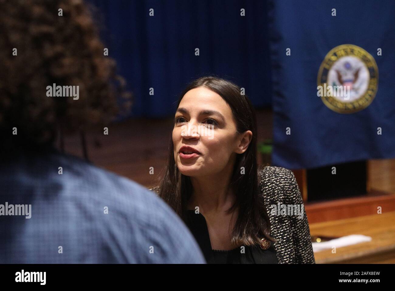17 décembre 2019, New York, NY, USA : Dec 14, 2019 : Alexandrie Ocasio-Cortez ont tenu une mairie au P.S. 150 qui est à 40-01 43e Ave, Sunnyside, Queens. ...NY DAILIES OUT ! (Crédit Image : © Dan Herrick/Zuma sur le fil) Banque D'Images 17 décembre 2019, New York, NY, USA : Dec 14, 2019 : Alexandrie Ocasio-Cortez ont tenu une mairie au P.S. 150 qui est à 40-01 43e Ave, Sunnyside, Queens. ...NY DAILIES OUT ! (Crédit Image : © Dan Herrick/Zuma sur le fil) Banque D'Images
