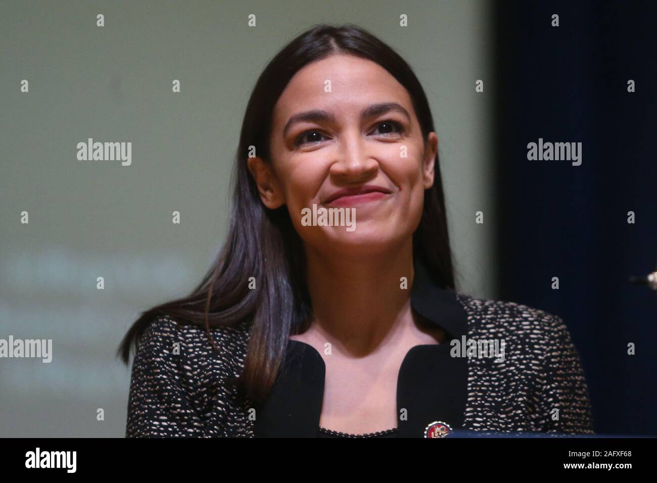 17 décembre 2019, New York, NY, USA : Dec 14, 2019 : Alexandrie Ocasio-Cortez ont tenu une mairie au P.S. 150 qui est à 40-01 43e Ave, Sunnyside, Queens. ...NY DAILIES OUT ! (Crédit Image : © Dan Herrick/Zuma sur le fil) Banque D'Images 17 décembre 2019, New York, NY, USA : Dec 14, 2019 : Alexandrie Ocasio-Cortez ont tenu une mairie au P.S. 150 qui est à 40-01 43e Ave, Sunnyside, Queens. ...NY DAILIES OUT ! (Crédit Image : © Dan Herrick/Zuma sur le fil) Banque D'Images