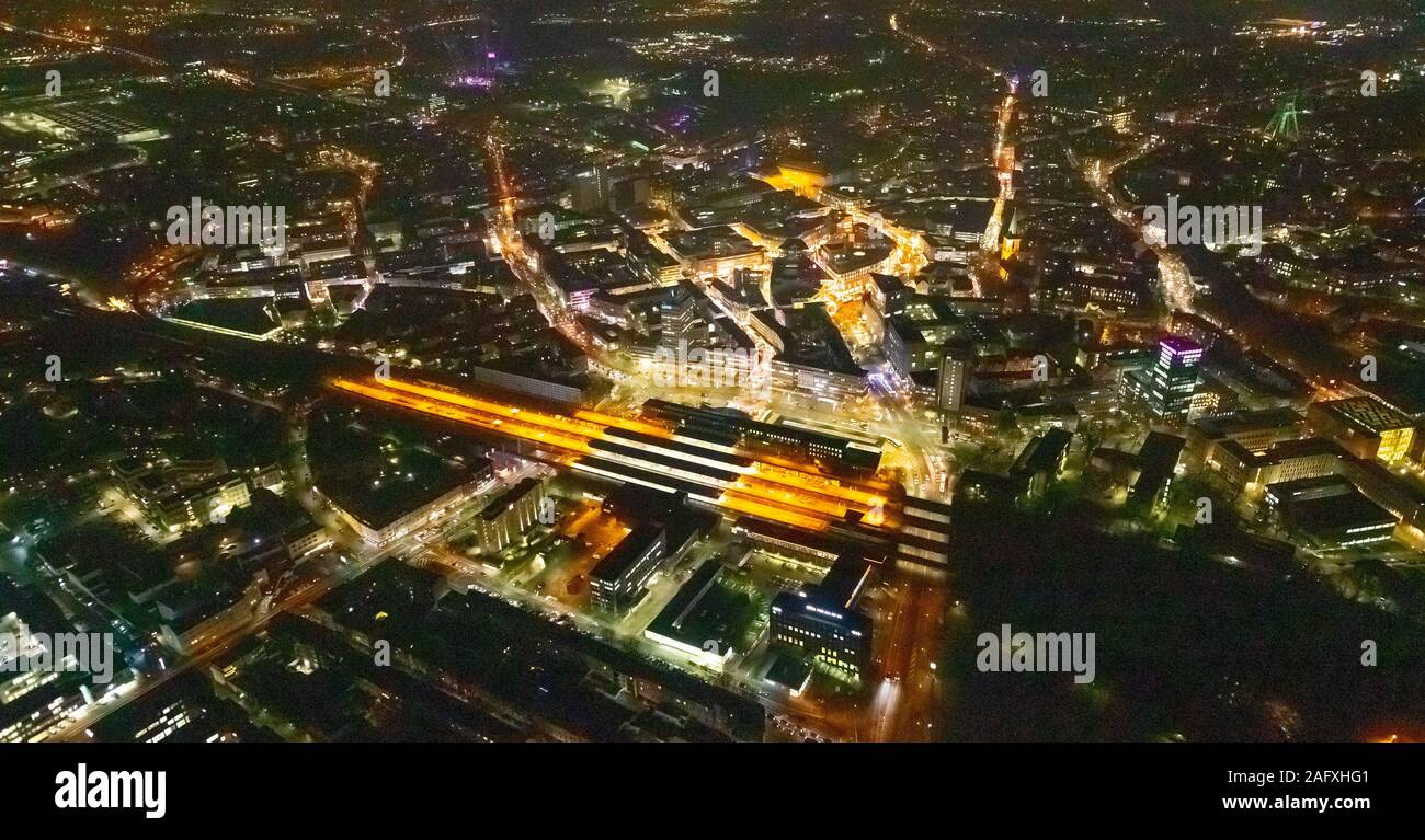 Vue aérienne du centre-ville de Bochum avec marché de Noël, vol de nuit sur Bochum, Bochum, Ruhr, Allemagne, Europe, vue aérienne, les oiseaux-lunettes de vue, un Banque D'Images