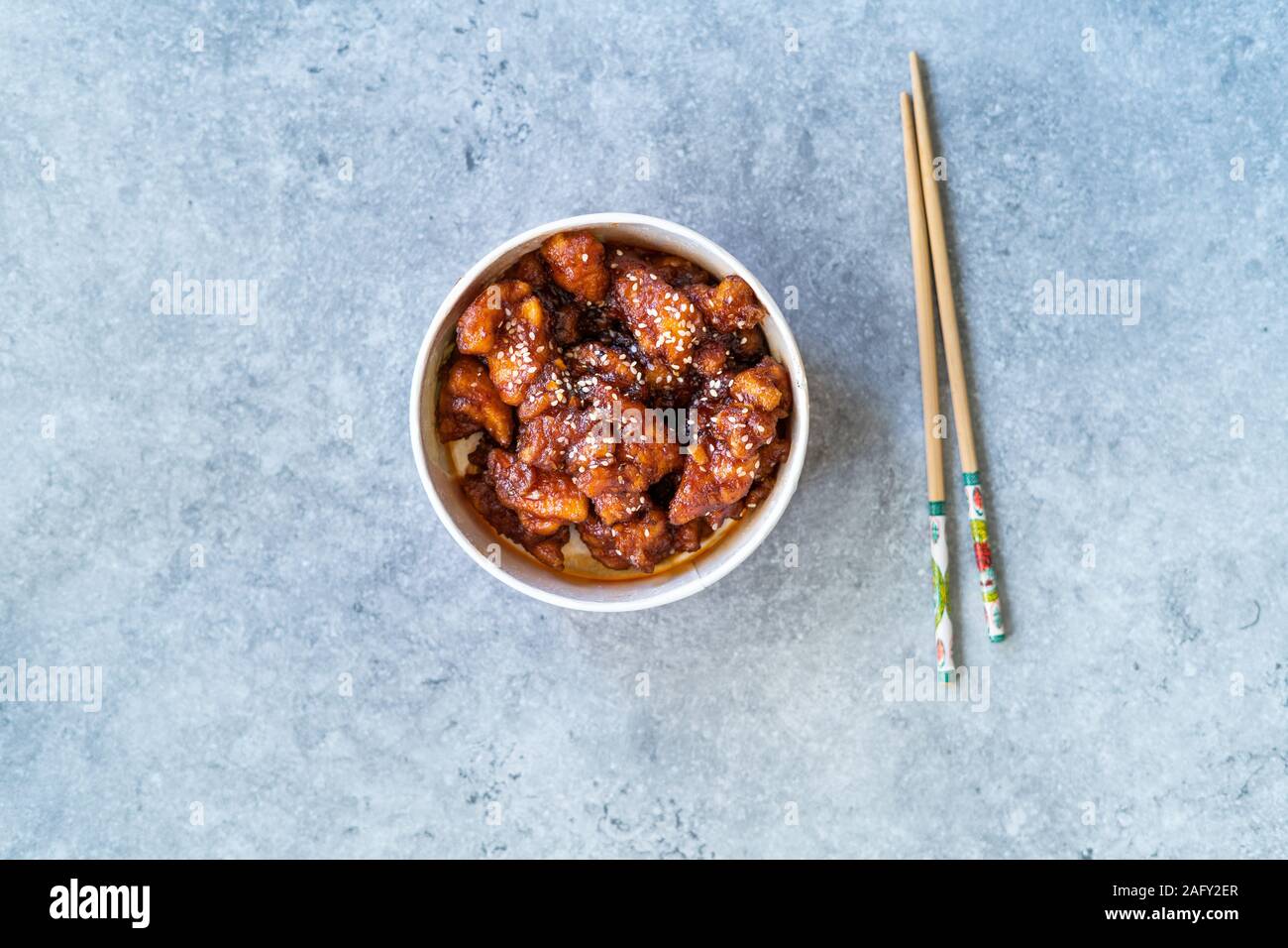 Plats à emporter Chinois Cuisine Asiatique Poulet en général les gestionnaires de paquet Boîte en plastique / Conteneur. La nourriture traditionnelle. Banque D'Images