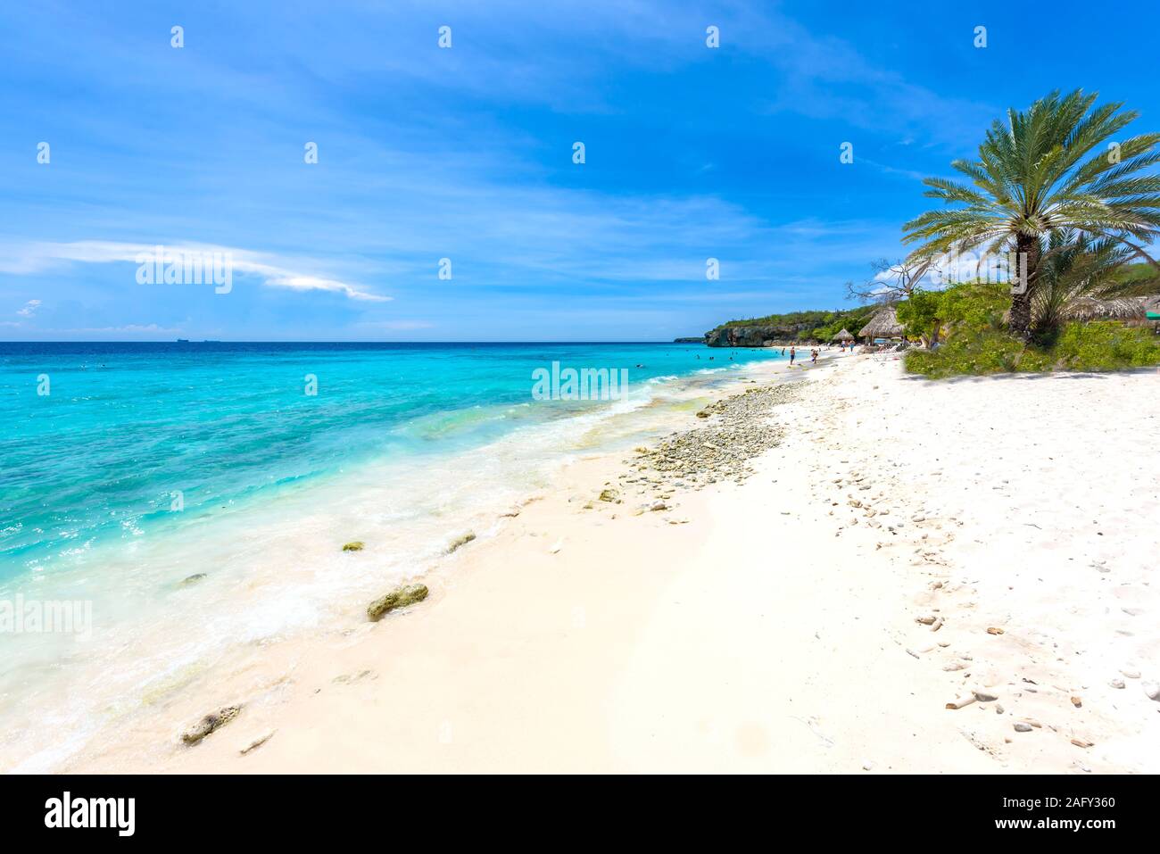 Numéro CAS Abao beach paradise - Plage de sable blanc avec ciel bleu et clair comme de l'eau bleu à Curaçao, Antilles néerlandaises, une île tropicale des Caraïbes Banque D'Images