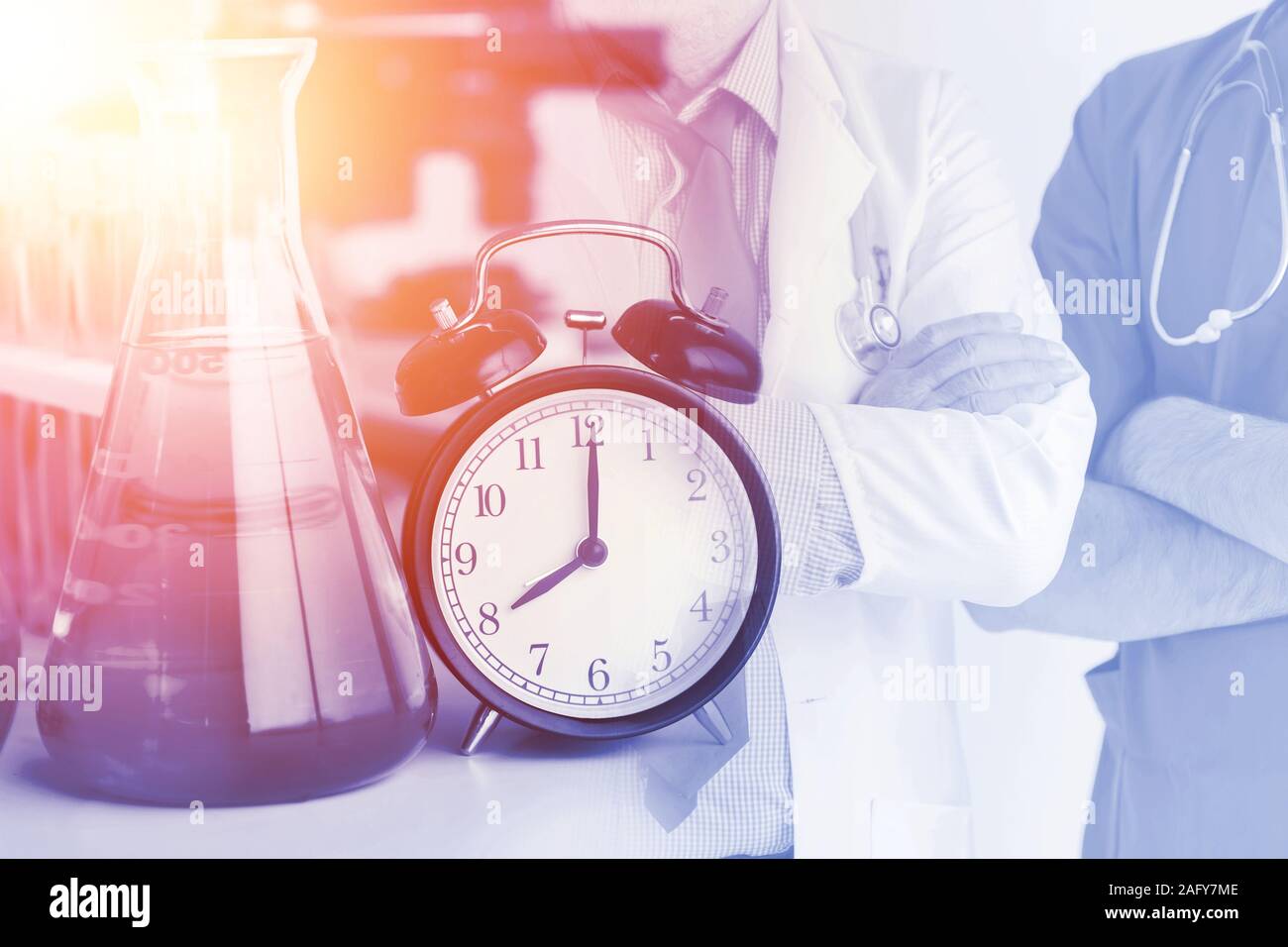 Temps médical de l'hôpital de soins de santé avec un médecin et de l'horloge de l'image. Banque D'Images