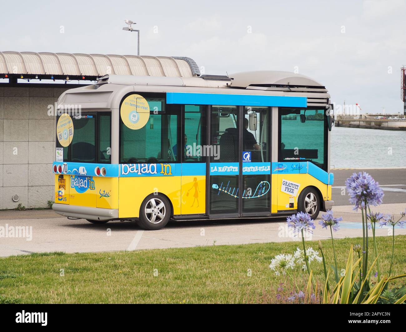 La Balad'in microbus qui tourne Calais en France Photo Stock - Alamy