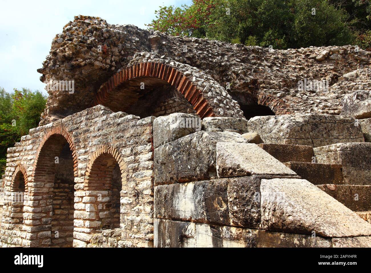 Vestiges de la 4ème.siècle BC sanctuaire dédié à Asclépios, dieu de la médecine à Butrint à Saranda, Albanie Province Banque D'Images