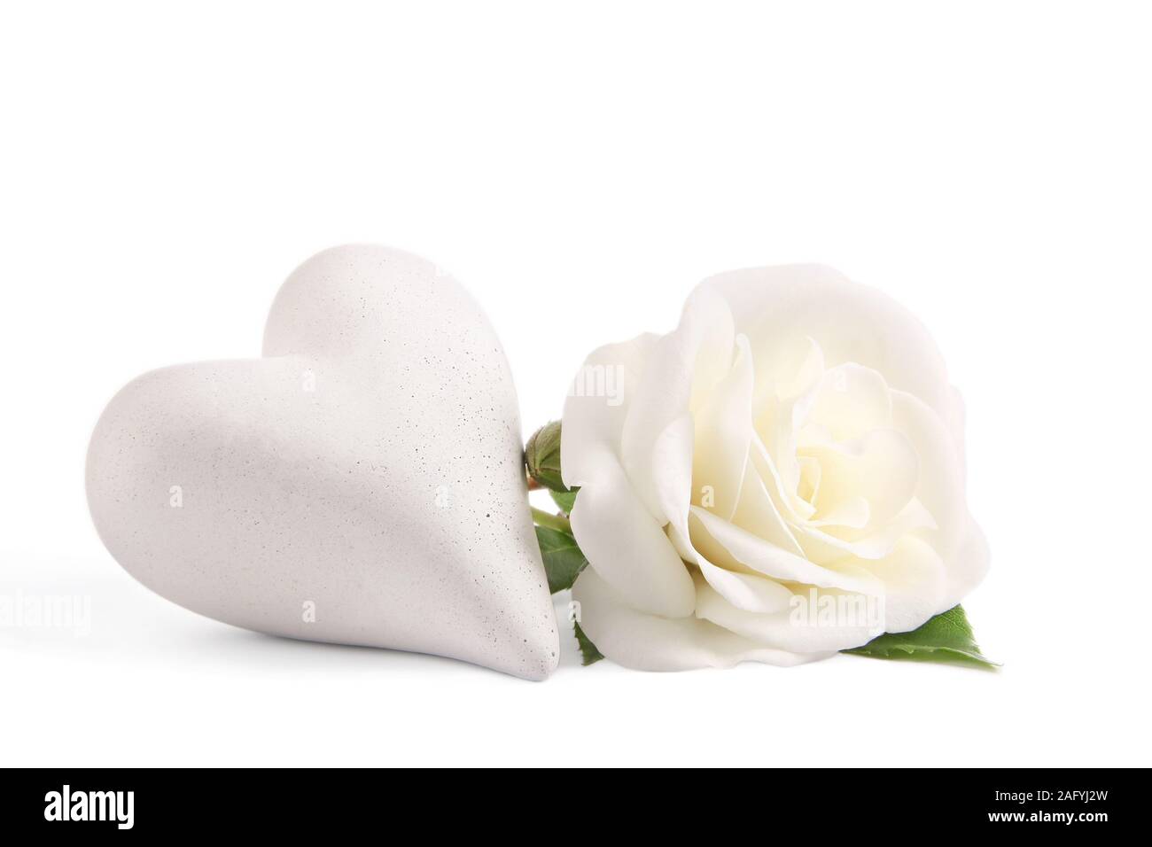 Rose blanche avec coeur Photo Stock - Alamy