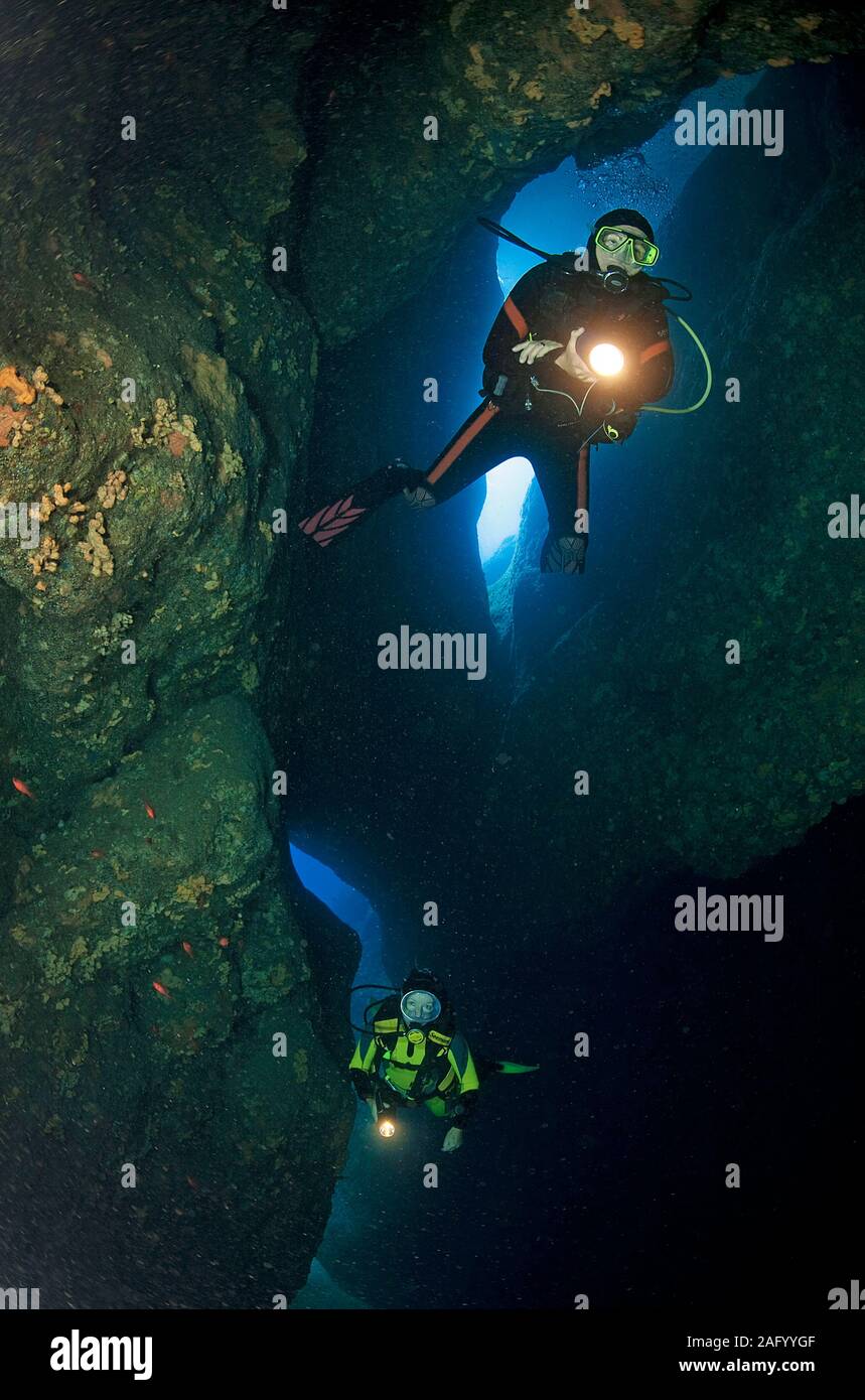 Plongée sous marine dans une grotte sous-marine, Zante, Grèce Banque D'Images