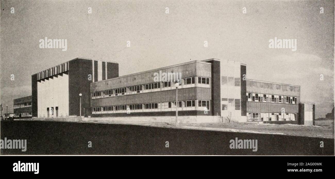 . Architecte et ingénieur. Façade principale de l'ADMINISTRATION BUILDINGEDWARD H. Bennett. HUBERT BLIRNHAM ET ]OHN A. HOLABIRD AND ROOT LE AKCHITECT,ARCHITECTES ET INGÉNIEUR ^ 14 ? IlINE, DIX-NEUF TRENTE-TROIS Exposition de Chicago de 1933. L'ADMINISTRATION Edward H. Bennett. Hubert Burnham et John A. Holabird and root. Architectes Banque D'Images