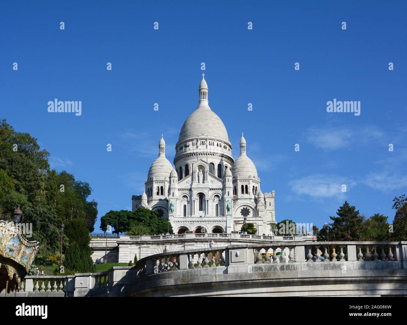 PARIS, FRANCE - 16 septembre 2019 : Catholiques basilique du Sacré-Cœur à Paris, visitée par les touristes dans le soleil le 16 septembre 2019 Banque D'Images