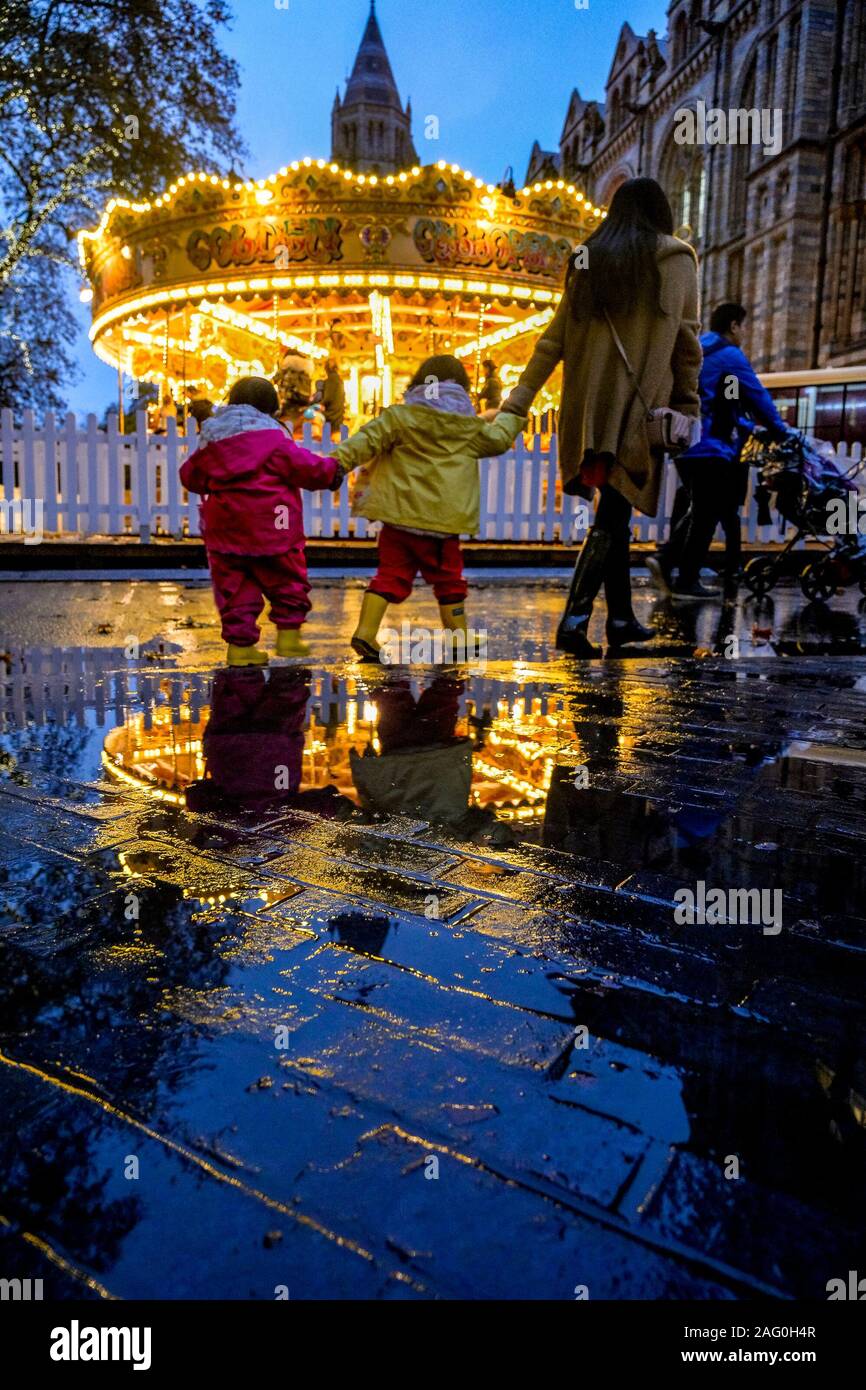 Jour de pluie sortie en famille, Londres, Angleterre, Banque D'Images