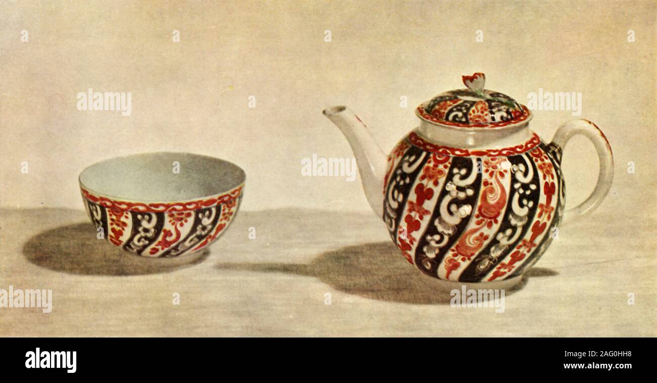 Worcester théière et bol, c1765-1770, (1944). Tasses faites par Royal Worcester. À partir de l'anglais "Poterie et la Chine", par Cecilia Sempill. [Collins, Londres, 1944] Banque D'Images