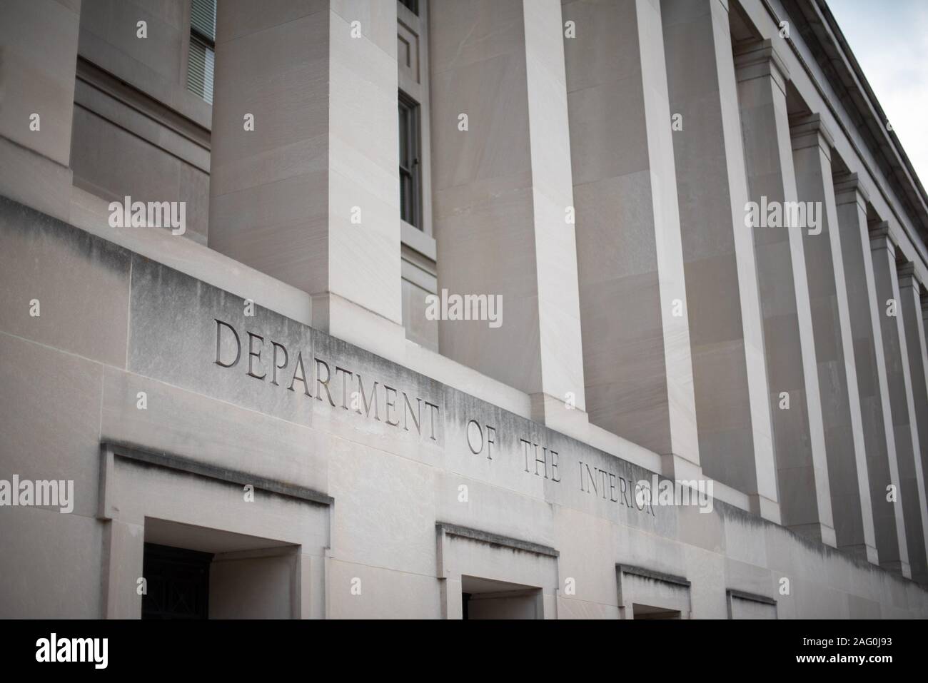 Une vue générale de la Stewart Lee Udall Ministère de l'intérieur bâtiment qui sert de l'intérieur de l'administration centrale du Ministère à Washington, D.C., comme vu sur Août 1, 2019. Graeme Sloan/Sipa (USA) Banque D'Images