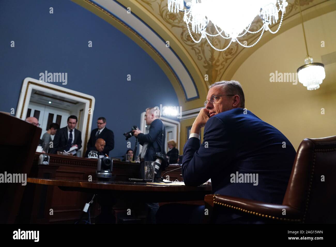 Représentant des États-Unis Doug Collins (républicain de Géorgie), Rang, US Commission judiciaire lors d'une réunion du comité de la Chambre sur les règles d'envisager H. Res. ÌImpeaching 755 Donald John Trump, président des États-Unis, pour crimes et misdemeanorsî sur la colline du Capitole à Washington, DC Le 17 décembre 2019. Credit : Erin Schaff/piscine par CNP /MediaPunch Banque D'Images