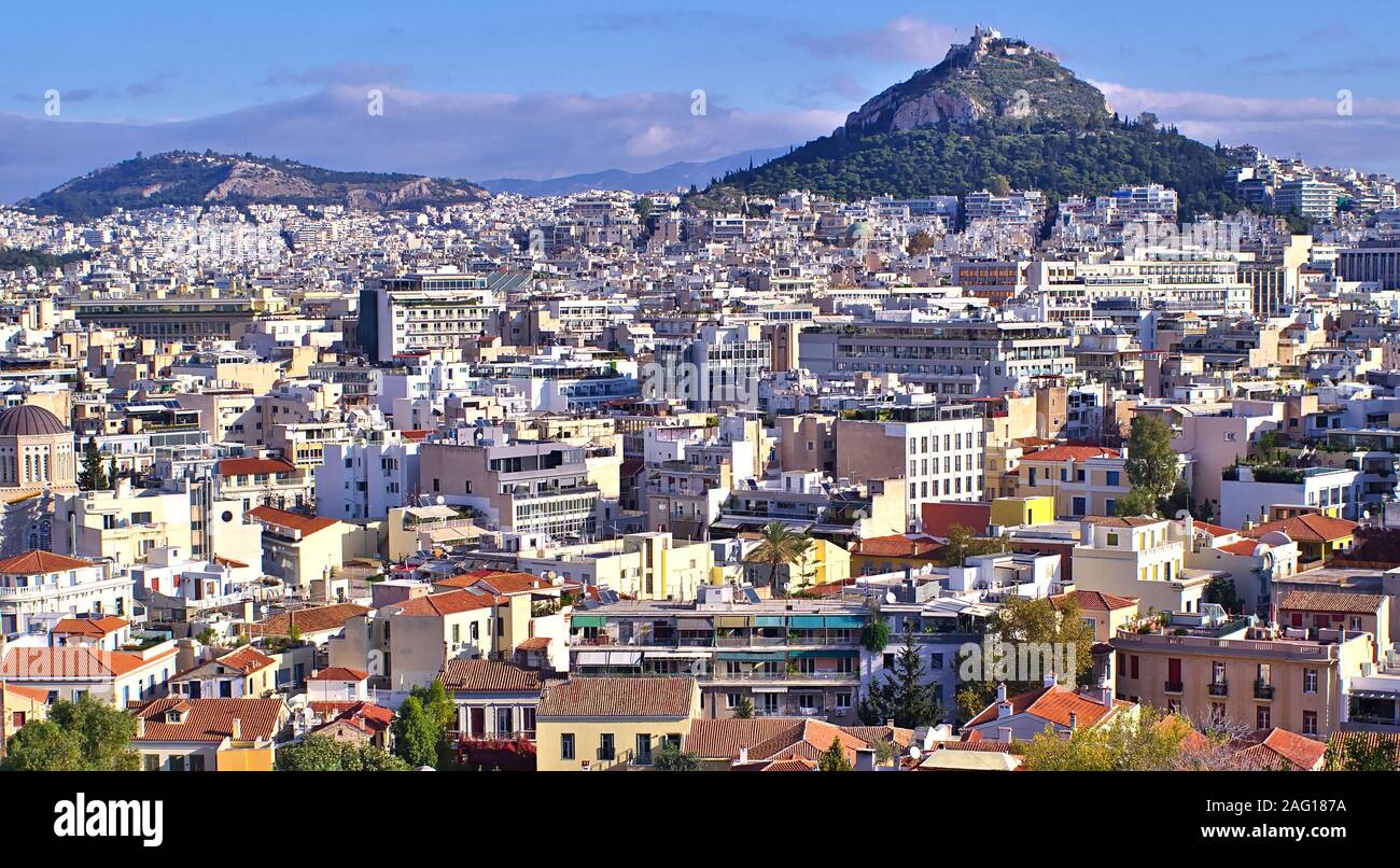Vue panoramique d'Athènes avec le Mont Lycabette, d'Anafiotika, Grèce. Banque D'Images
