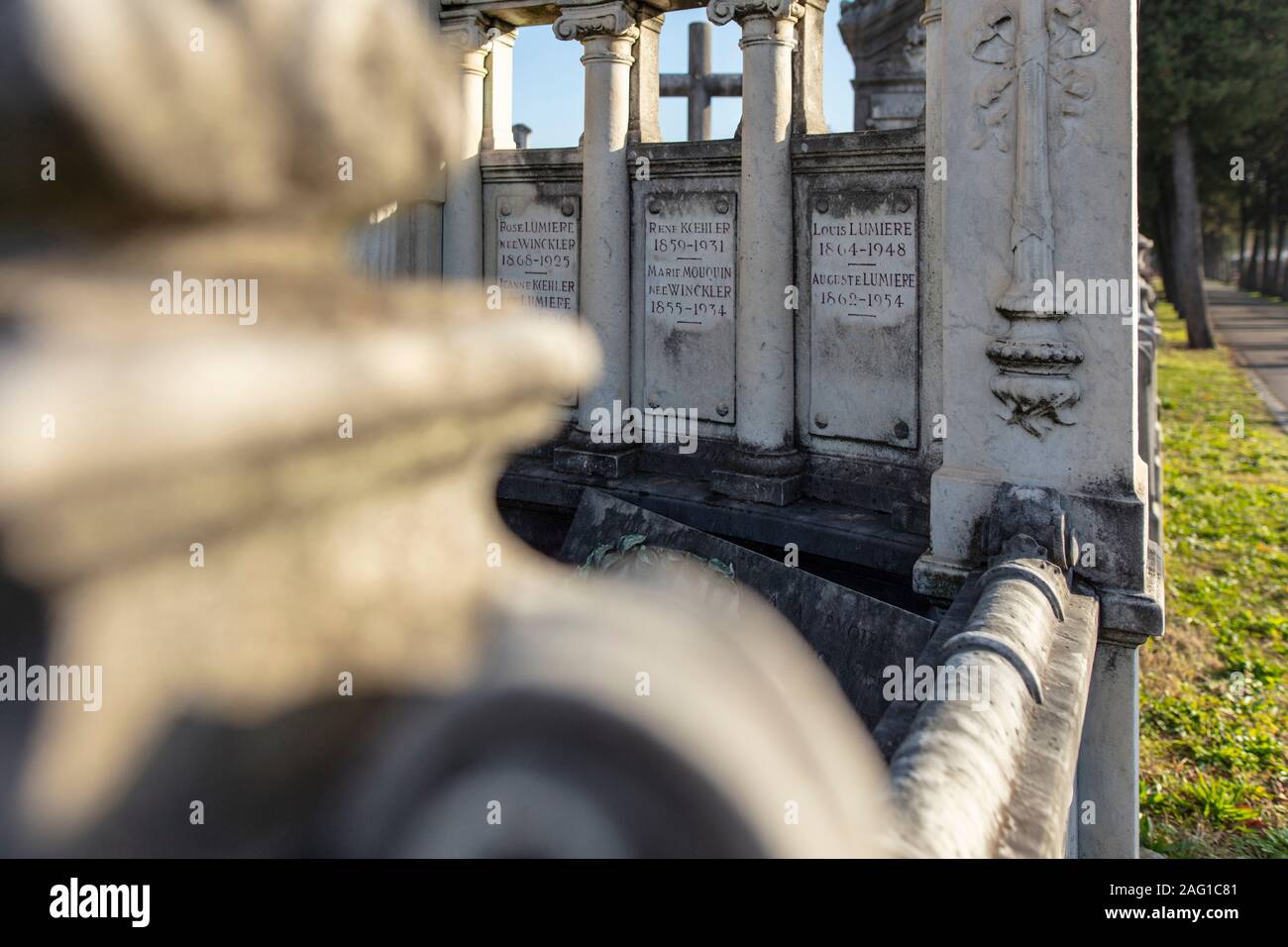 Lyon, France, Europe, 6 décembre 2019, vue de la tombe familiale de la famille lumière dont les frères Lumière à nouveau cimetière Guillotiere Banque D'Images