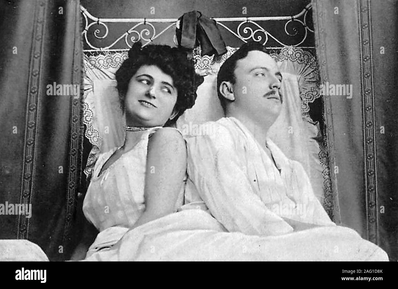COUPLE romantique vers 1905 Banque D'Images