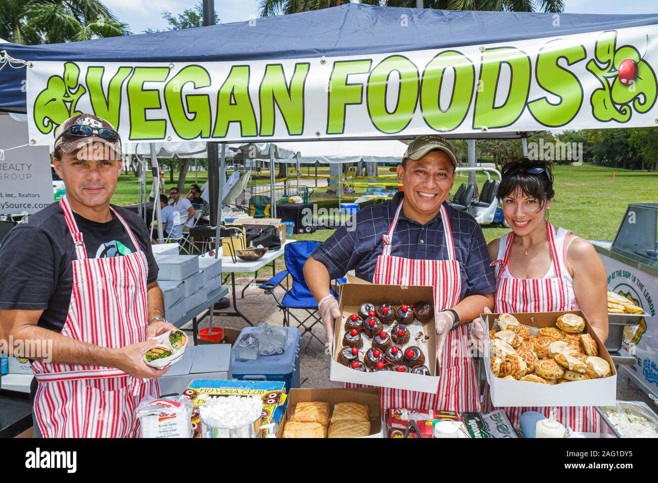 Miami Florida,Bayfront Park,Miami Goin' Green,Earth Day,festival,écologique,exposant,vegan food,vendeurs stall stand stands marché plac Banque D'Images