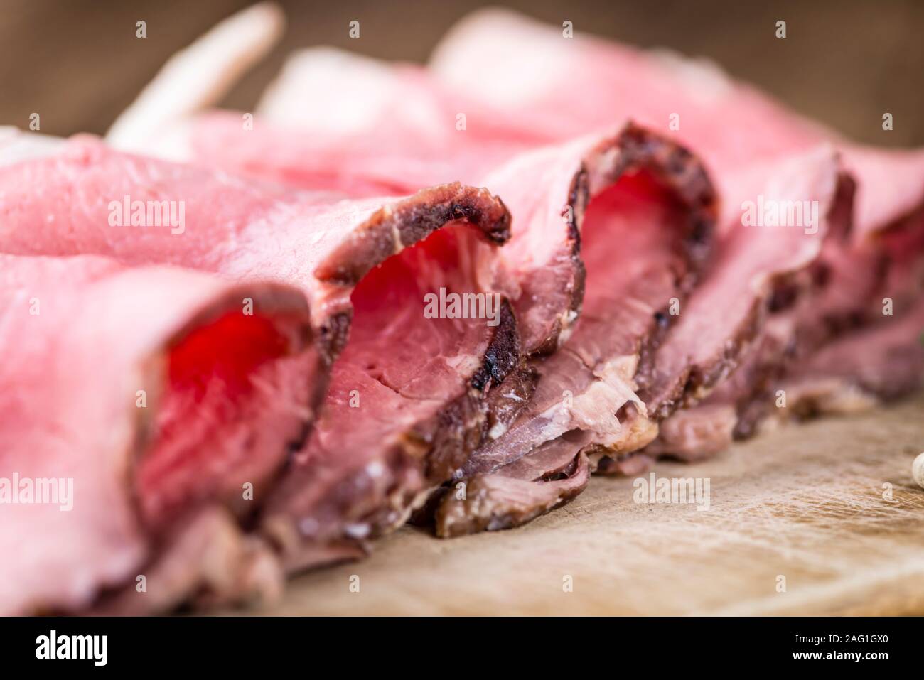 Partie de tranches de Roastbeef (selective focus ; close-up shot) Banque D'Images